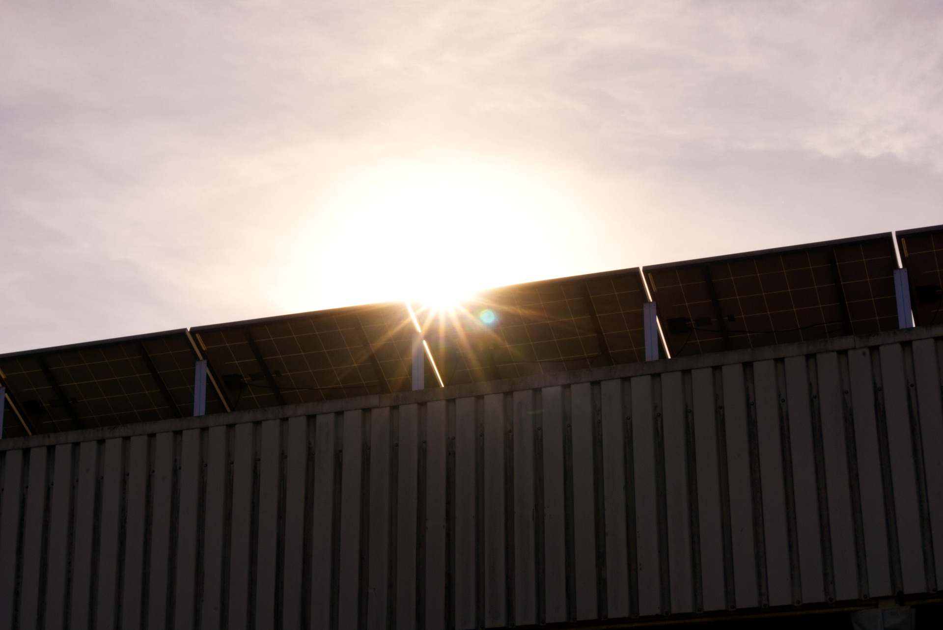 Thermochromic Smart Windows | Self-Tinting Passive Solar Glazing | Energy-Saving Building Glass